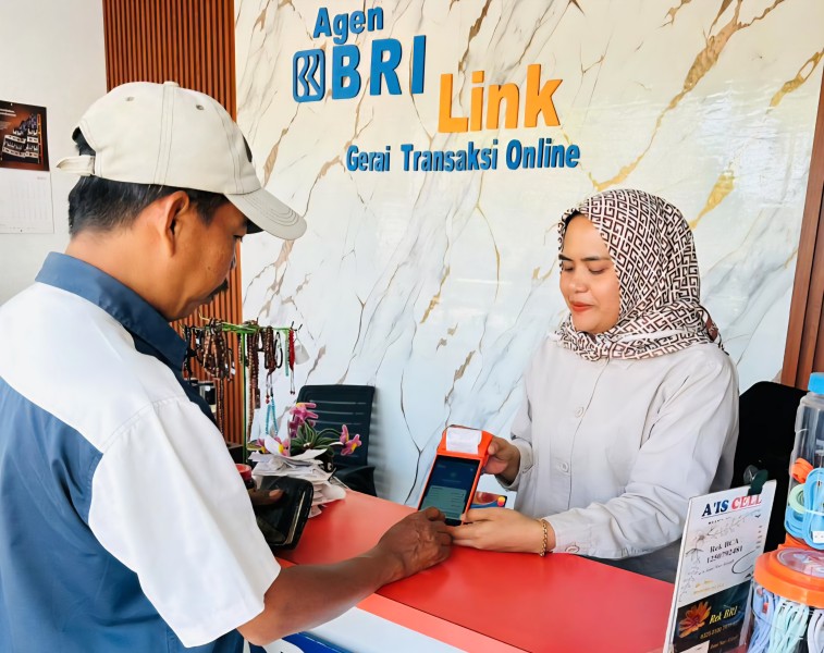 BRILink Agen BRI Lumajang Permudah Transaksi Warga hingga Pelosok Desa