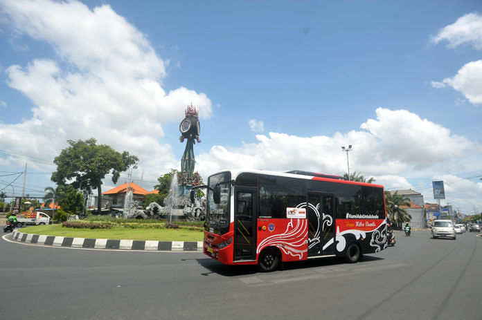 Jadi Destinasi Wisata Populer, Bali Didesak Terapkan Standardisasi Transportasi