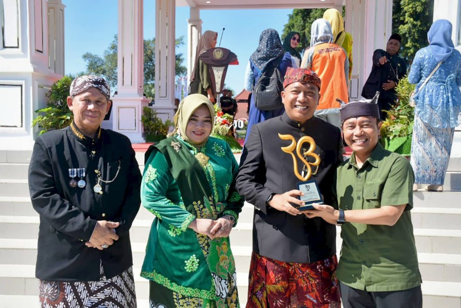 Kado Manis Situbondo, Mas Rio Diganjar Penghargaan Tokoh Pendorong UMKM