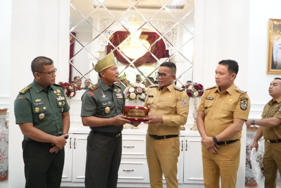 Silaturahmi dan Koordinasi, Danrem 031/Wira Bima Kunjungi Pelalawan