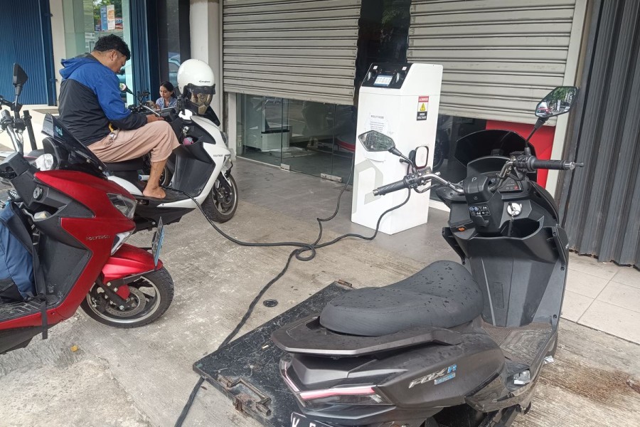 Risiko Serius Mengintai Pengguna Motor Listrik: Pentingnya Memilih Charger yang Kompatibel