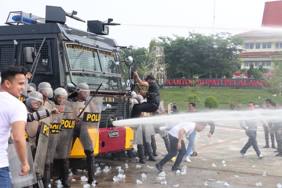 Kesiapan Jelang Pilkada Polres Pelalawan Gelar Sispam Kota, Bupati Zukri Beri Apresiasi