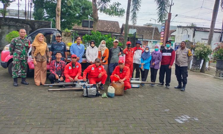 Bhabinkamtibmas Setonopande Dampingi Dinsos Kota Kediri Salurkan Bantuan Logistik kepada Penyandang ODGJ