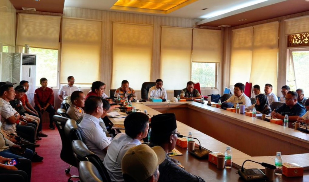 Pimpin Rapat GTRA, Bupati Zukri Tegaskan Penyelesaian Konflik PT THIP Harus Adil dan Berkelanjutan
