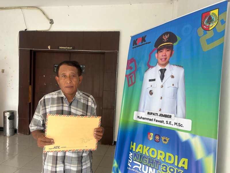 Bawa Bukti Laporan Dugaan Pungli BLT Kesra di Desanya