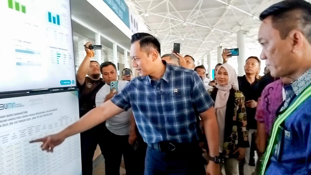 Tinjau Bandara Juanda, Menteri Koordinator Bidang Infrastruktur dan Pembangunan Kewilayahan, Agus Harimurti Yudhoyono: Tingginya Traffic dan Keterlambatan Penerbangan Jadi Sorotan Jelang Nataru