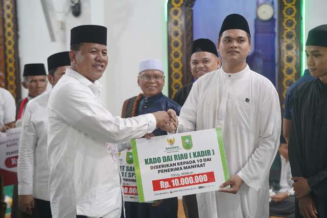 Safari Ramadhan di Kuansing, Pemprop Riau Beri Bantuan 157 Juta di Masjid Agung Ar- Raudhah