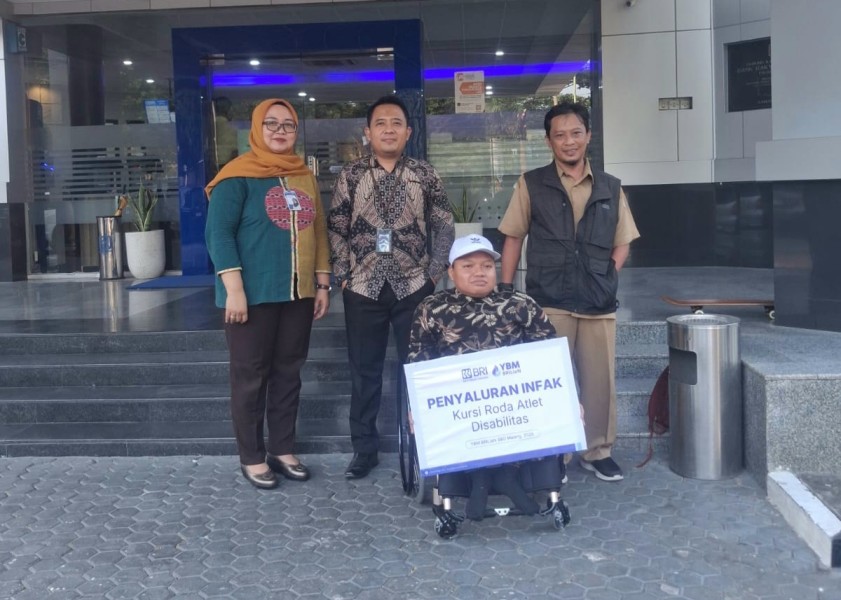 YBM BRILiaN dan BRI Probolinggo Salurkan Kursi Roda, Dukung Kemandirian Disabilitas