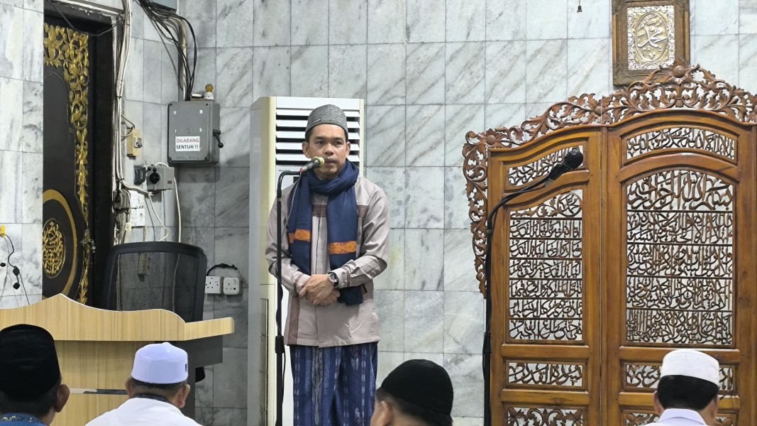 Laksanakan Shalat Subuh Berjama’ah di Masjid Agung Al-Huda, Pj Bupati Inhil Ajak Jama'ah Jaga Kondusifitas Jelang Pilkada