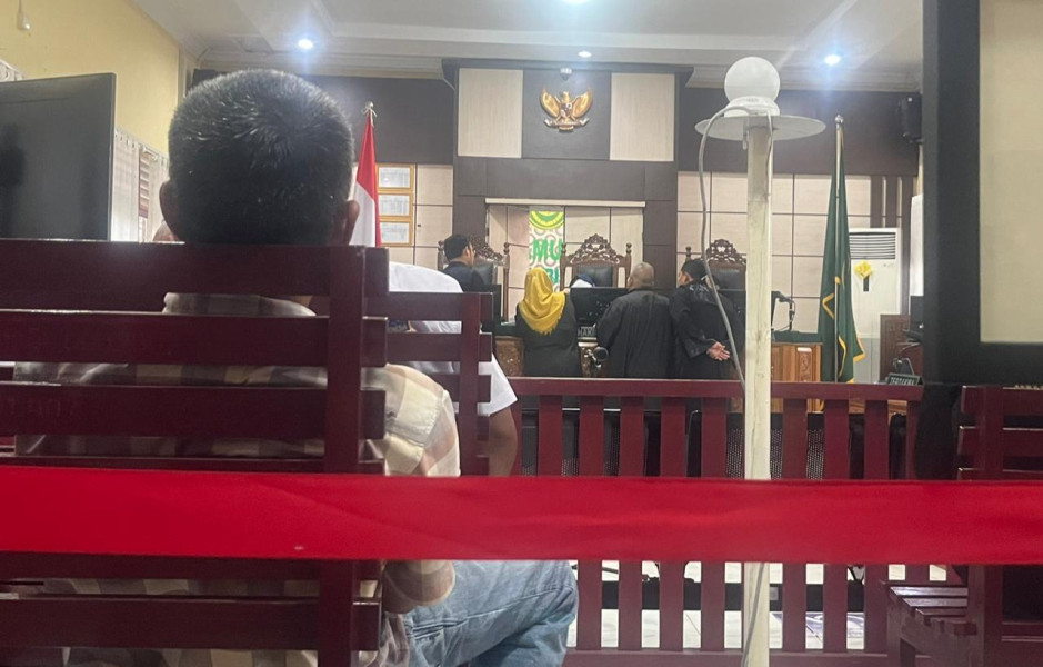 Dugaan Kriminalisasi Terdakwa Kades di Inhu, Puluhan Kades dan Laskar Tameng Adat Melayu Berikan Dukungan Moral