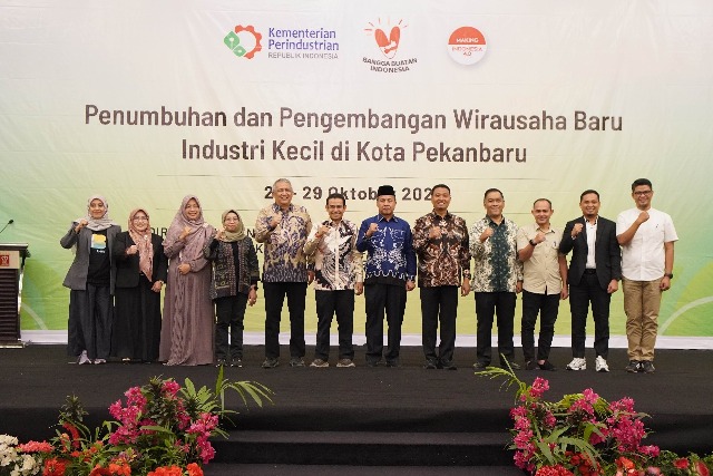 Anggota Komisi VII DPR RI Hendry Munief dan Kemenperin RI Beri Pelatihan bagi 360 Pelaku IKM di Pekanbaru