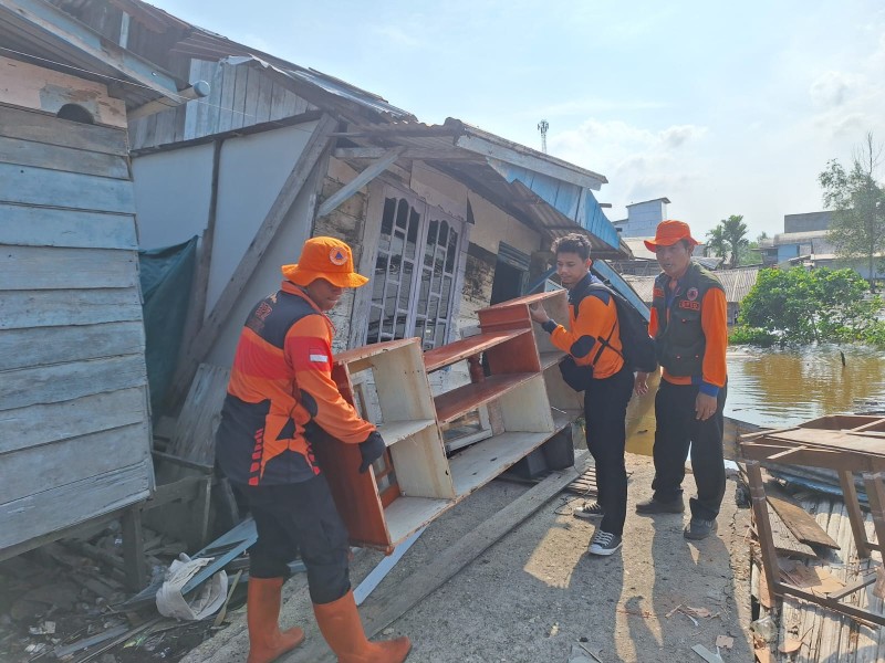 BPBD Inhil Laksanakan Kaji Cepat dan Evakuasi Korban Bencana Abrasi di Desa Sungai Nyiur Kecamatan Tanah Merah