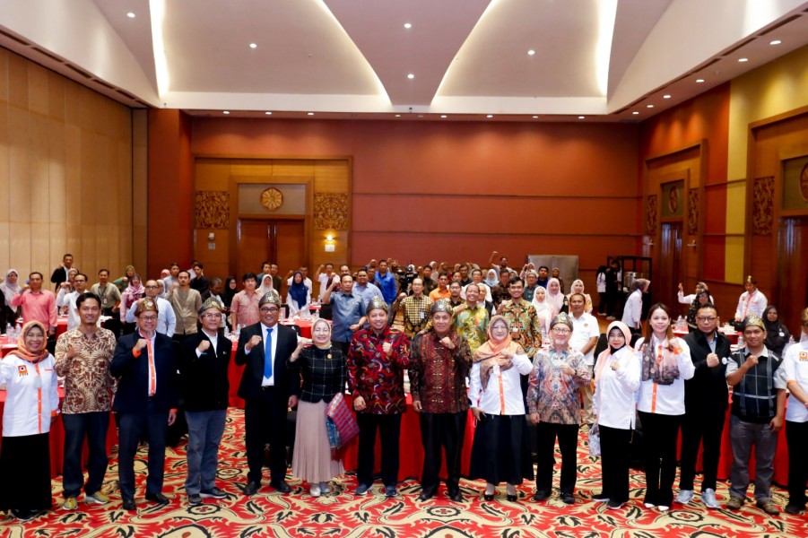 PLN Enjiniring Pamerkan Rencana Energi Terbarukan untuk Mencapai Target NZE 2060 di Seminar Nasional 2024