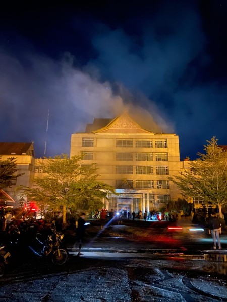 Pemkab Inhil Berduka, Malam Ini Kebakaran Landa Gedung Kantor Bupati