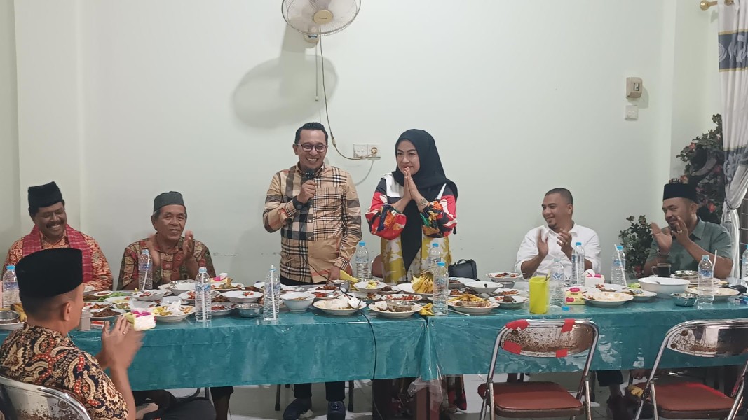 Sebelum Bertemu Bupati Inhil, Bupati Tanah Datar Silahturahmi dengan Masyarakat Tanah Datar Inhil