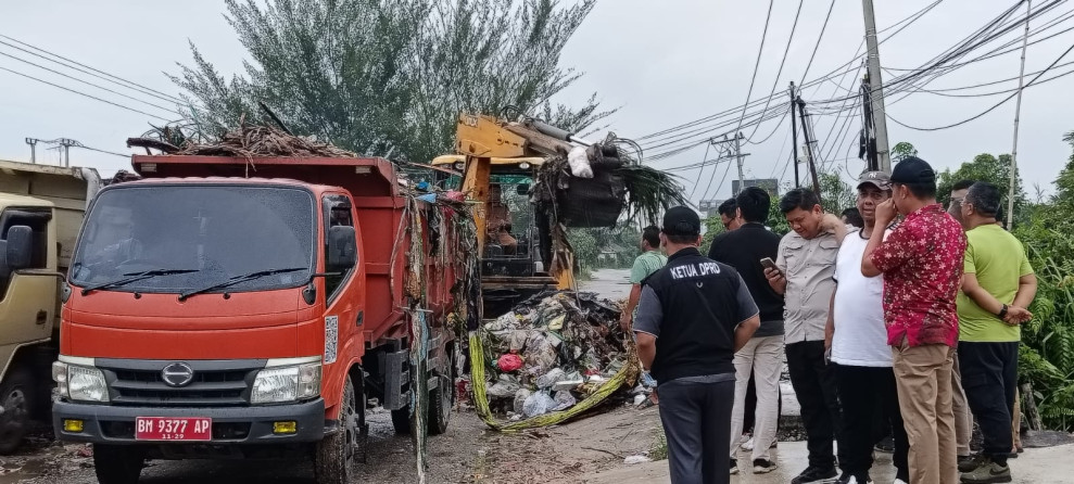 Percepatan Pengangkutan Sampah, Pj Walikota Pekanbaru dan Ketua DPRD Pantau ke Lapangan