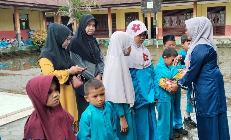 Santunan Ramadhan SDN 019 Kampung Dagang, Menanamkan Nilai Kepedulian Sejak Dini