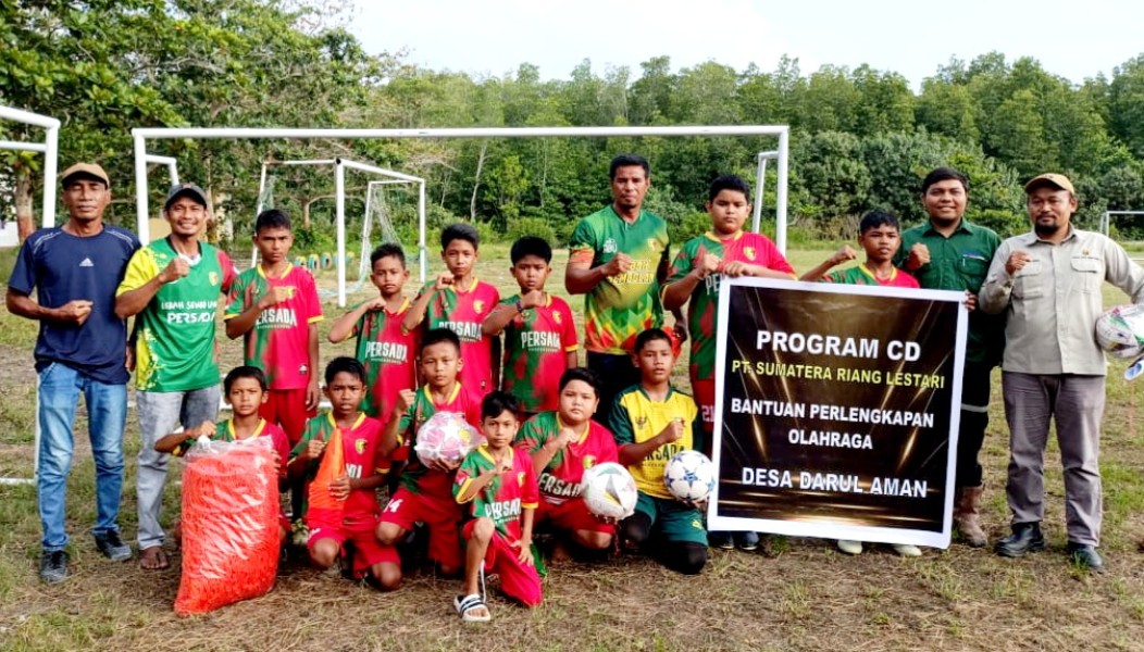 PT SRL Salurkan Bantuan Perlengkapan Sepak Bola untuk SSB Persada Darul Aman