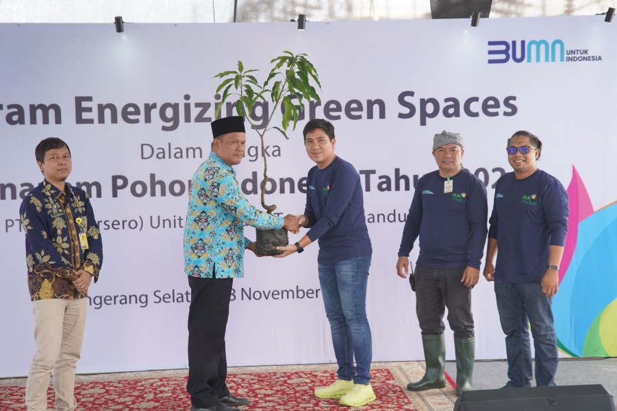 Rayakan Hari Menanam Pohon, PLN UIT JBB Dukung Energi Hijau dengan Penanaman 3.000 Pohon