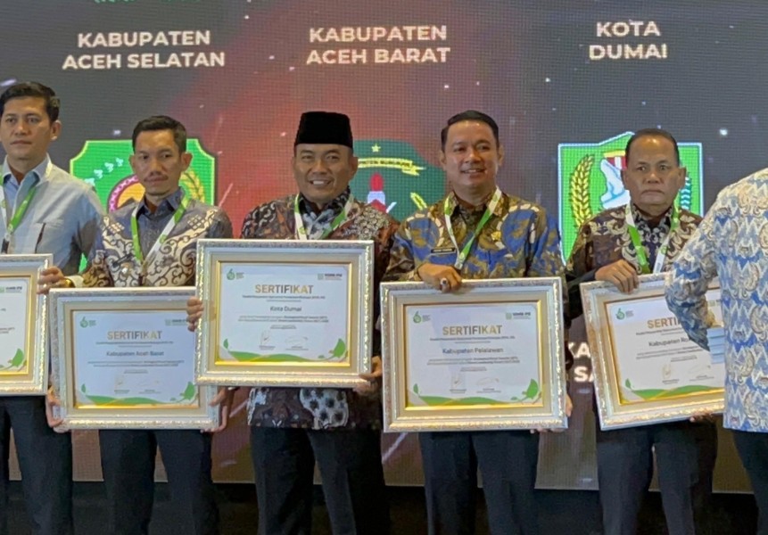 Wabup Pelalawan Terima EFT Award 2025 pada Konferensi Nasional Pendanaan Ekologis VI