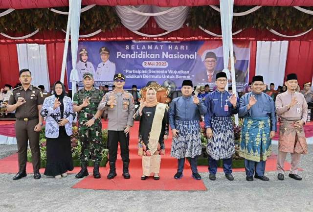 Bupati Bengkalis Memimpin Upacara Peringatan Hardiknas Tahun 2025