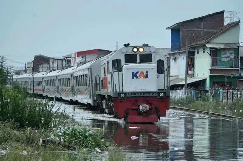 KAI Jamin Pengembalian Bea Tiket 100% Bagi Penumpang Terdampak Banjir di Grobogan