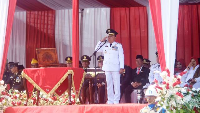 Peringati HUT ke-80 RI, Pemkab Meranti Gelar Upacara Khidmat di Halaman Kantor Bupati