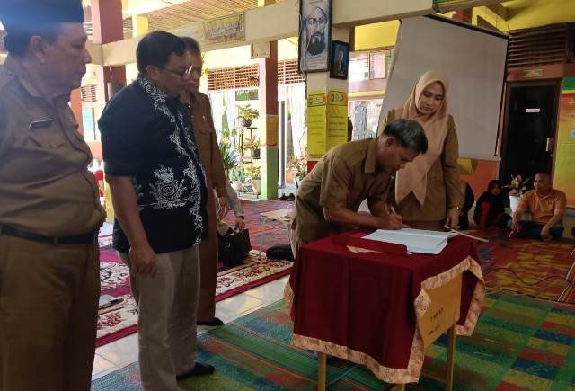 Seragam Belum Terpenuhi, Orangtua Siswa SMA 5 Desak Penjahit Segera Ditentukan