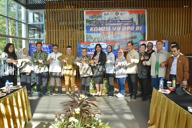 Kunjungan ke Batam, Anggota DPR RI Hendry Munief Minta Pemerintah Tangkap Peluang Pelemahan Ekonomi Singapura