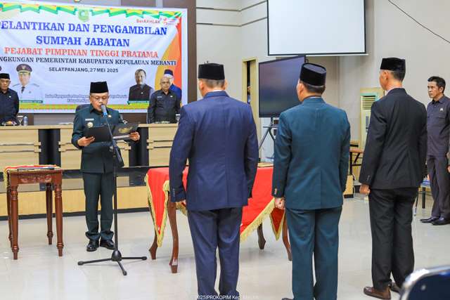 Tiga Pejabat Pimpinan Tinggi Pratama Dilantik, Bupati Meranti Tekankan Profesionalitas dan Integritas