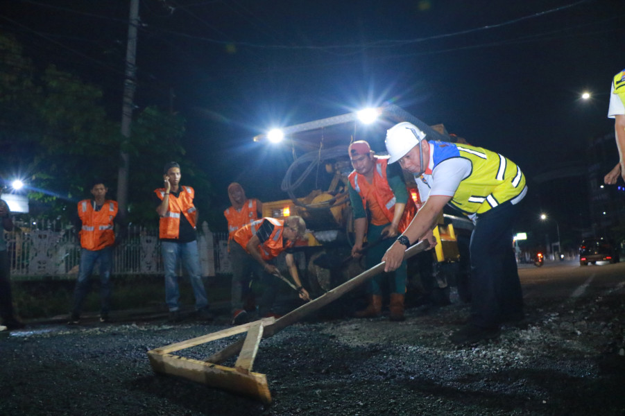 Wawako Pekanbaru Tinjau Langsung Perbaikan Tambal Sulam Sejumlah Ruas Jalan