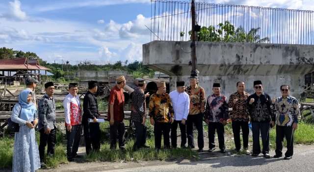 Mangkrak 7 Tahun, Ninik Mamak dan Tokoh Masyarakat Rumbio Minta Pemerintah Lanjutkan Pembangunan Jembatan
