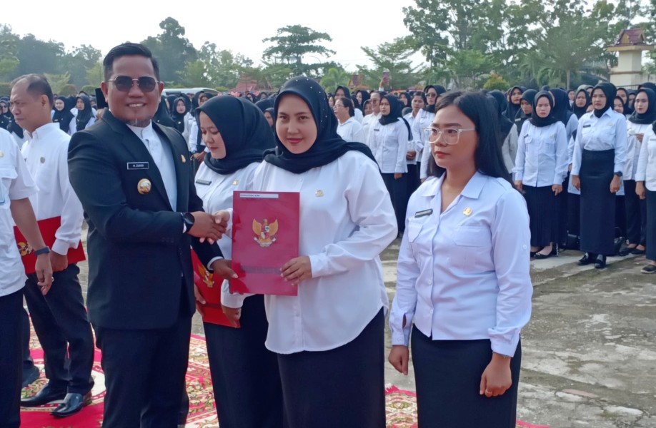 Lantik 3.816 PPPK Paruh Waktu, Bupati Pelalawan Tegaskan Bekerja Profesional dan Berintegritas