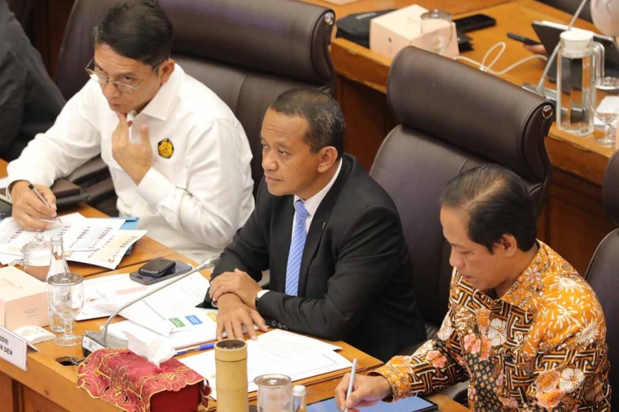 Menakar Arah Kebijakan Energi Nasional: Menteri ESDM Hadiri Rapat Kerja Bersama Komisi XII DPR