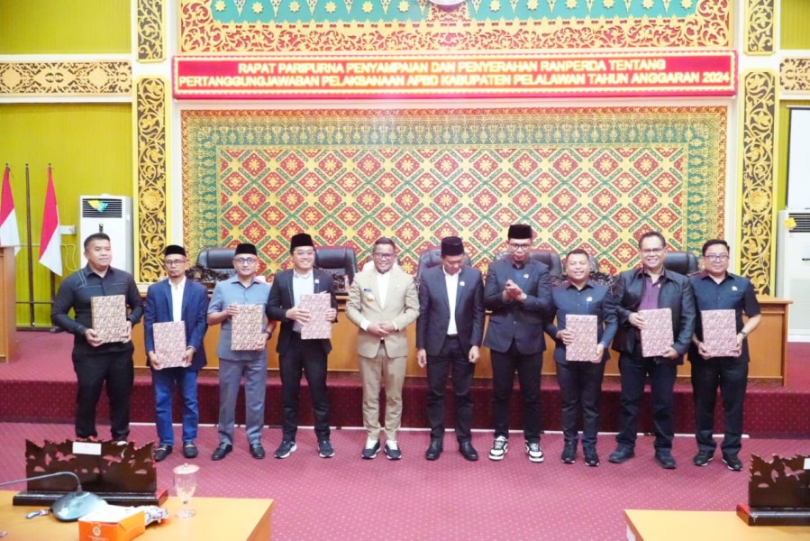 Rapat Paripurna DPRD, Bupati Pelalawan Sampaikan Ranperda Pertanggungjawaban APBD 2024