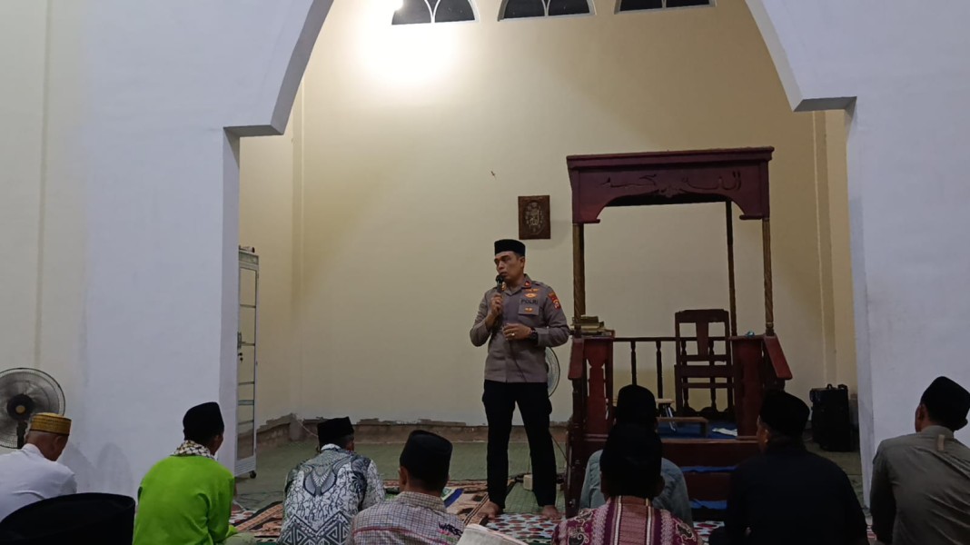 Kapolsek Pelangiran Gelar Safari Ramadhan dan Sampaikan Imbauan Kamtibmas di Baung Rejo Jaya