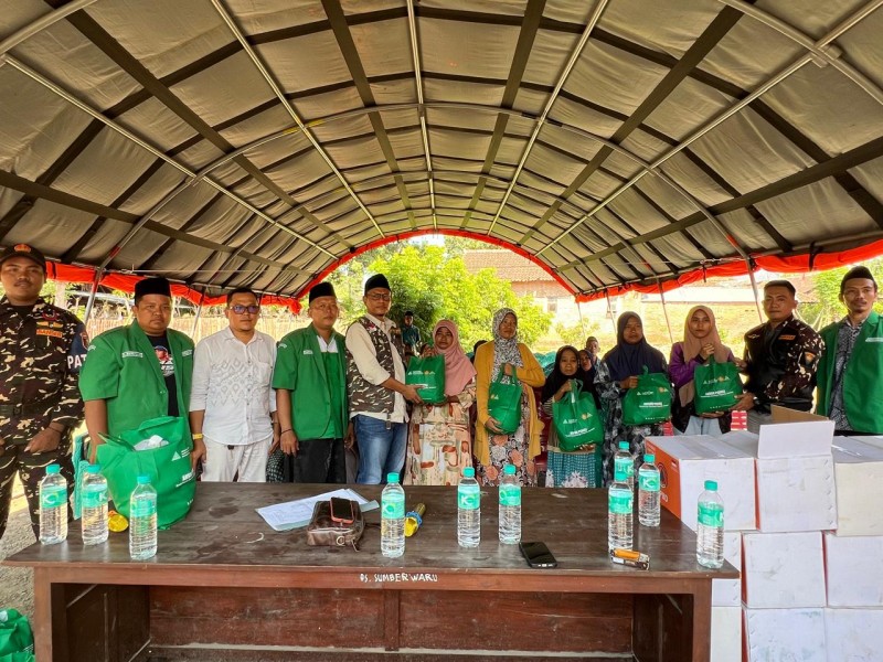 Ansor Situbondo Salurkan Bantuan untuk Korban Gempa di Banyuputih