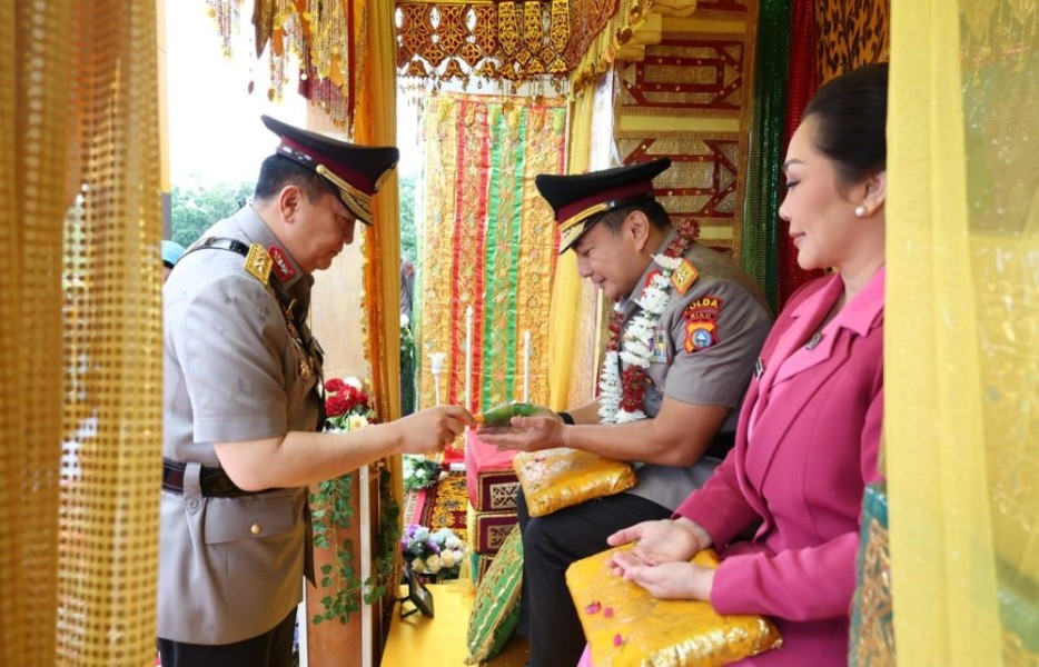 Tepung Tawar Irjen Pol Herry Heryawan Sebagai Kapolda Riau