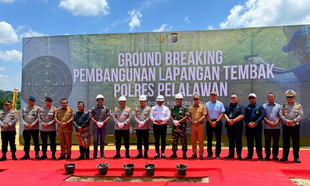 Bupati bersama Kapolda Riau Ground Breaking Lapangan Tembak Polres Pelalawan