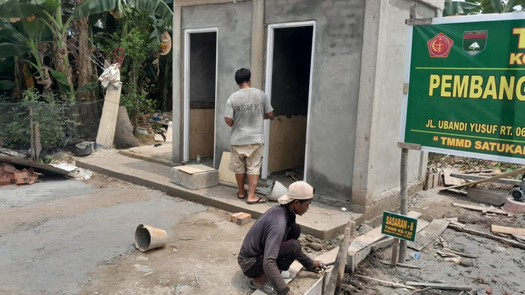 Wujudkan Hidup Sehat, Kodim 0314/Inhil dan Warga Kebut Pengerjaan MCK serta Sumur Bor TMMD ke-130