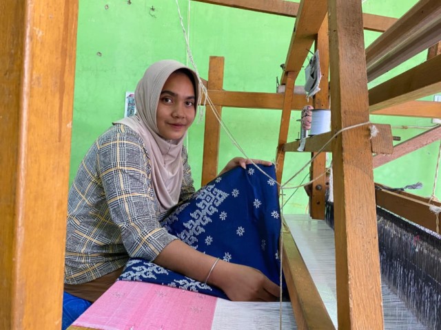 Rumah Tenun Pulau Payung Jadi Penggerak Ekonomi Masyarakat Berbasis Pemberdayaan Potensi Lokal di Kabupaten Pelalawan