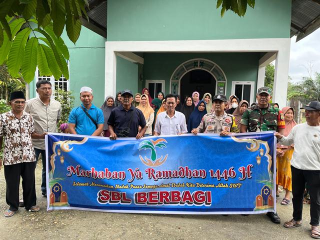 Perduli Lingkungan, 50 Keluarga di Jalur Patah Kuansing Terima Bantuan Sembako dari Pabrik PT SBL