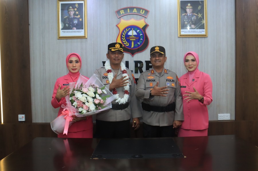 AKBP Donny Eko Listianto Resmi Nahkodai Polres Indragiri Hilir, AKBP Farouk Oktora Pamitan Penuh Haru