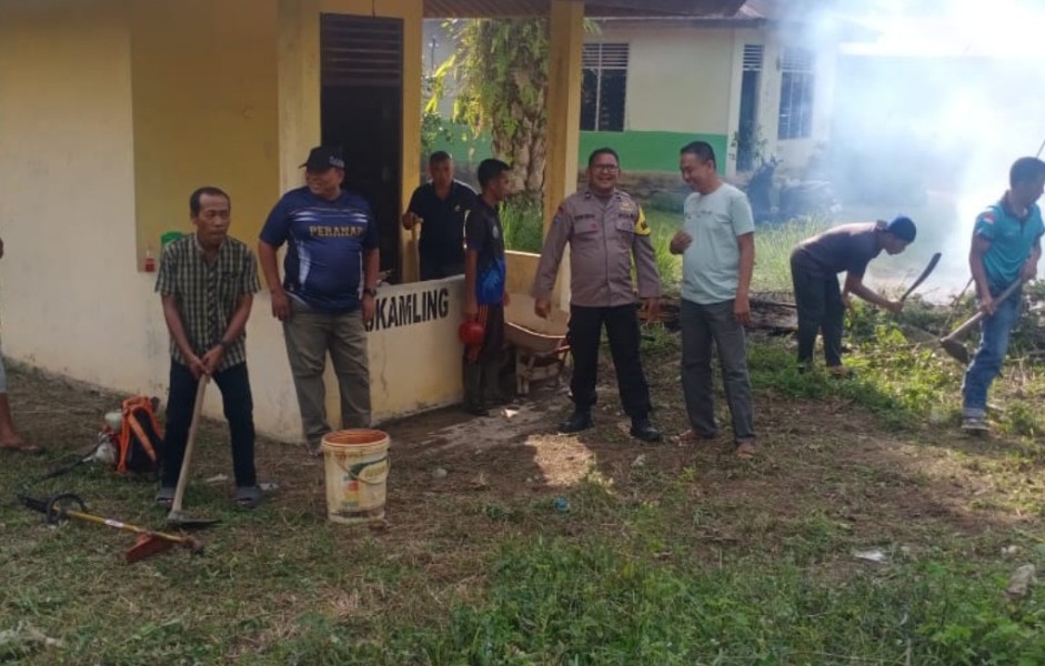 Gotong Royong di Desa Baturijal Hulu, Wujud Nyata Kepedulian Pemdes Terhadap Keamanan dan Lingkungan