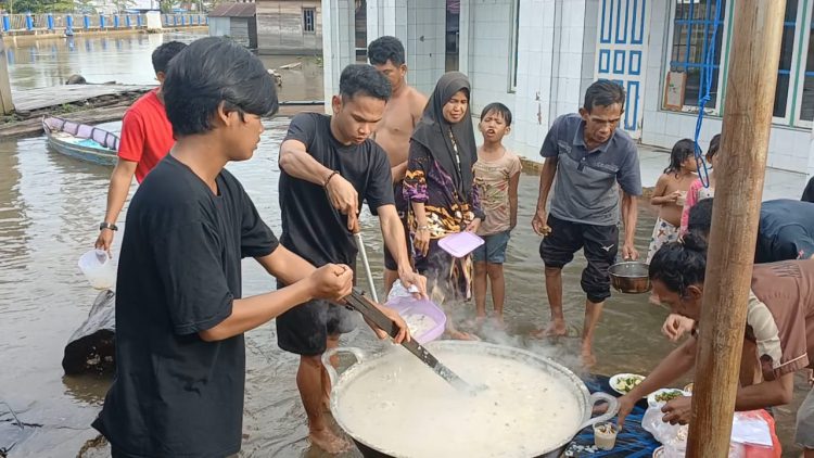 Banjir di Martapura: Warga Berjuang Bertahan dengan Menghemat Logistik