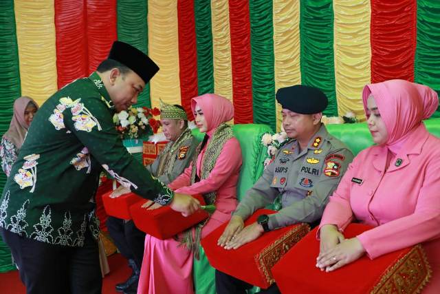 Prosesi Adat Melayu Warnai Serah Terima Jabatan Kapolres Siak Baru.