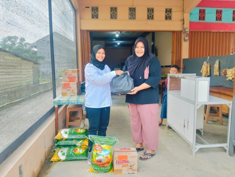 Dengan Dukungan Mitra, JMSI Inhu Salurkan 20 Paket Sembako Lewat Program Jumat Berbagi