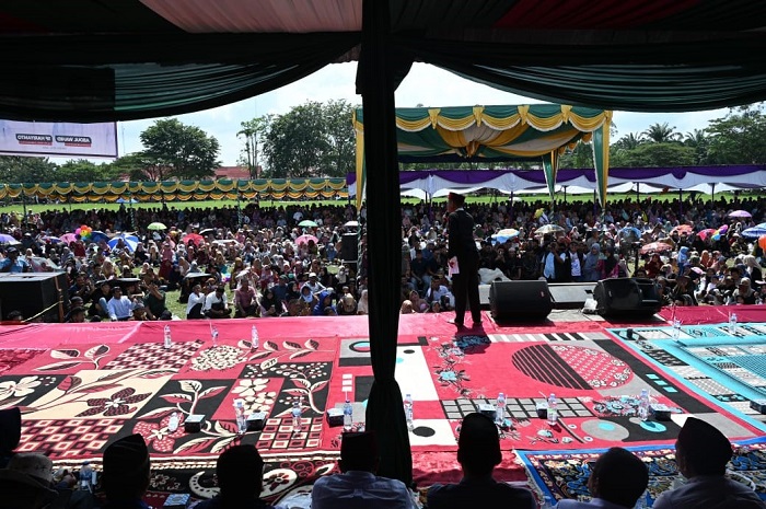 Kampanye di Tengah Terik Matahari, UAS: Beberkan Rencana Kampanye di 12 Kabupaten/Kota di Riau untuk Menangkan Abdul Wahid - SF Hariyanto