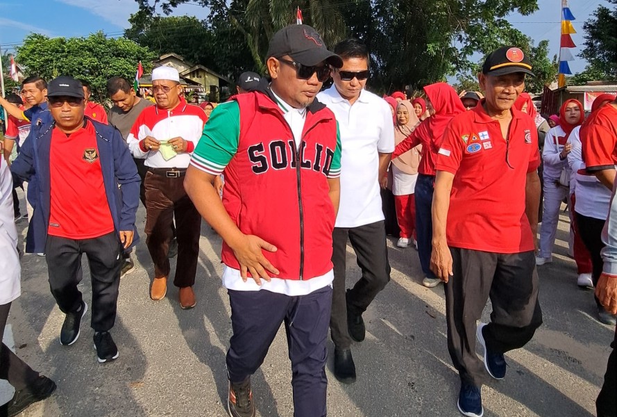 Bupati Pelalawan Hadiri Jalan Santai dan Senam Sehat Hari Jadi Desa Simpang Beringin ke-19
