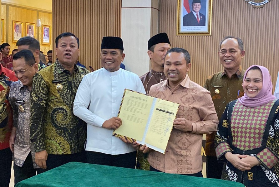 Bupati Pelalawan Minta Gubernur Riau Beri Atensi Perbaikan Jalan Lintas Bono